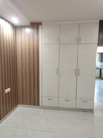 Room in 2 BHK Apartment at Sector 20 – for Rent