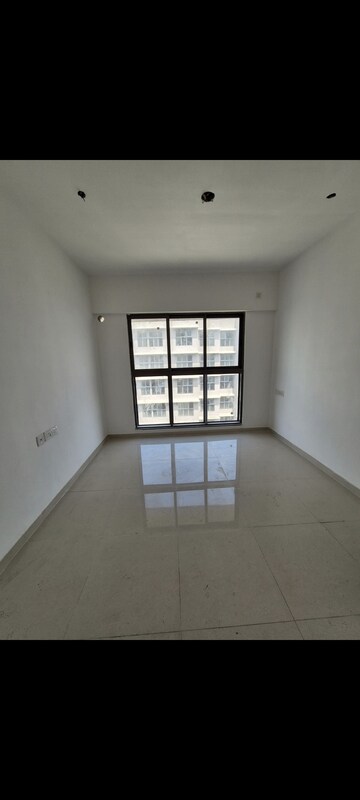 Room in 2 BHK Apartment at UK Iridium, Kandivali East – for Rent
