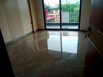 Room in 4 BHK Apartment at Ansal Sushant Lok I, Sector 43 – for Rent