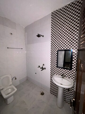 Bathroom in 3 BHK Apartment at Kakkanad – for Rent