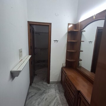Furnished Amenities in 5 BHK Apartment at Sector 19 – for Rent