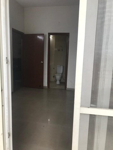 Room in 3 BHK Apartment at Gaur City 2 - 12th Avenue, Sector 16c Greater Noida – for Rent