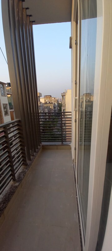 Balcony in 1 RK Apartment at Sector 40 – for Rent