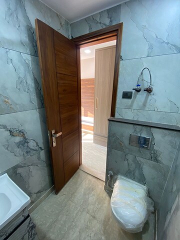 Room in 2 BHK Builder Floor at Ramesh Nagar – for Rent