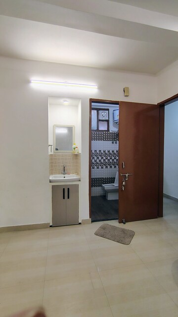 Room in 2 BHK Apartment at Hong Kong Bazaar, Sector 57 – for Rent