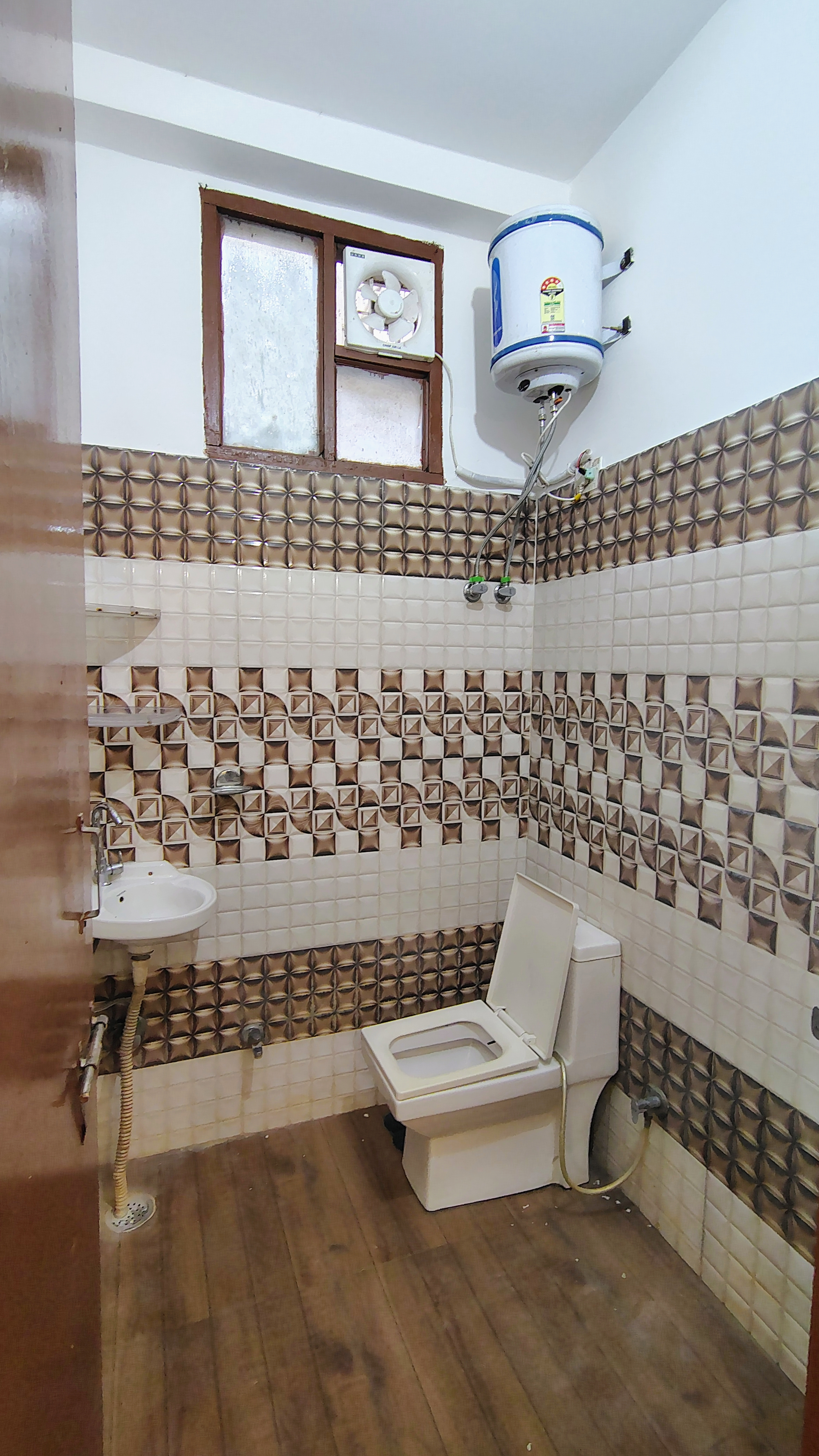 Master Bedroom in 2 BHK Apartment at Hong Kong Bazaar, Sector 57 – for Rent