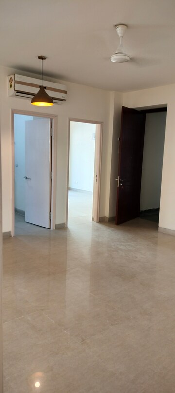 Room in 4 BHK Apartment at Emaar Emerald Floors Premier, Sector 65 – for Rent