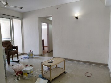 Room in 2 BHK Apartment at Jaypee Greens Kosmos, Sector 134 – for Rent