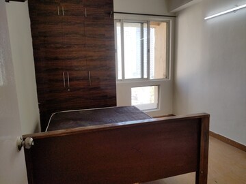 Room in 2 BHK Apartment at Jaypee Greens Kosmos, Sector 134 – for Rent
