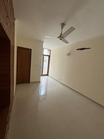 Room in 3 BHK Builder Floor at Greater Kailash ii – for Rent