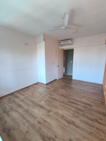 Master Bedroom in 3 BHK Apartment at Imperial Heights Goregaon West, Goregaon West – for Sale