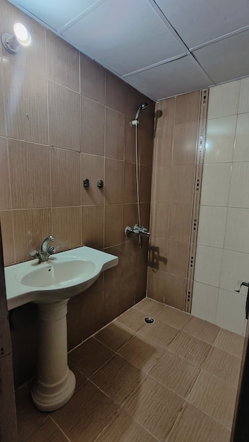 Bathroom in 3 BHK Apartment at Raison Armor Homes, Indrapuram – for Rent