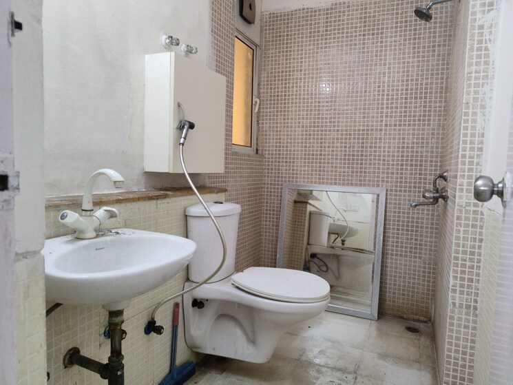 Bathroom, jaypee-greens-kosmos 2 Bedroom 950 Sq.Ft. Apartment In Sector 134 Noida 7939226