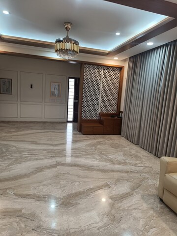 Room in 5 BHK Independent House at Hsr Layout – for Rent