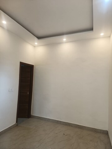 Room in 3 BHK Apartment at Silver City Extention, Vip Road – for Rent