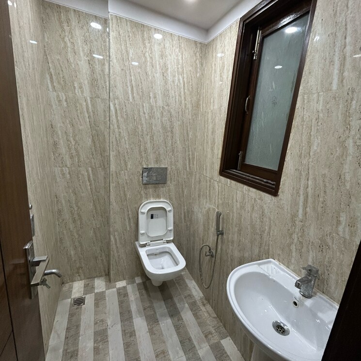 Attached Bathroom, south extension ii 3 Bedroom 1400 Sq.Ft. Builder Floor In South Extension ii Delhi 7939396