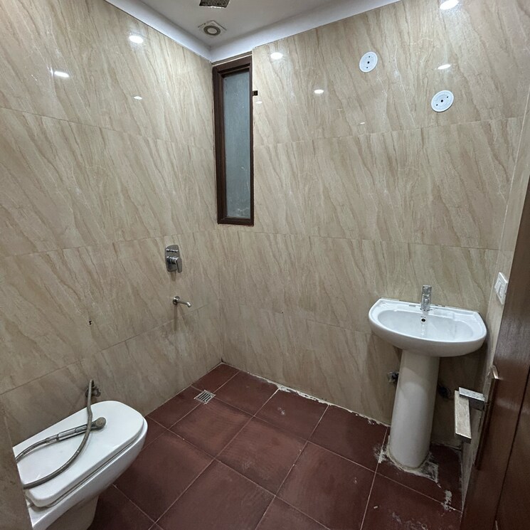 Attached Bathroom, south extension ii 3 Bedroom 1400 Sq.Ft. Builder Floor In South Extension ii Delhi 7939396