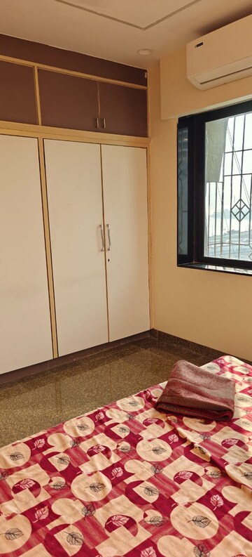 Room in 3 BHK Apartment at Bandra West – for Rent