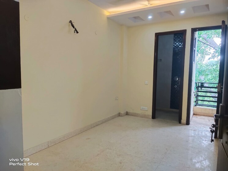 Room, east of kailash 3 Bedroom 127 Sq.Yd. Builder Floor In East Of Kailash Delhi 7939411