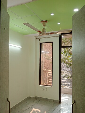 Master Bedroom in 1 BHK Builder Floor at Govindpuri – for Rent