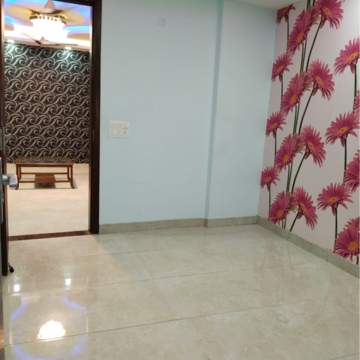 Room in 3 BHK Builder Floor at Khirki Extension – for Rent