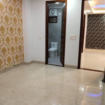 Room in 3 BHK Builder Floor at Khirki Extension – for Rent