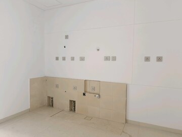 Bathroom in 5 BHK Apartment at Rustomjee Crown, Prabhadevi – for Rent