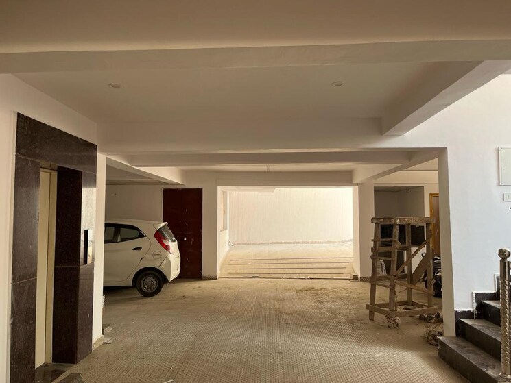  Parking, mahanagar 3 Bedroom 1800 Sq.Ft. Apartment In Mahanagar Lucknow 7939491