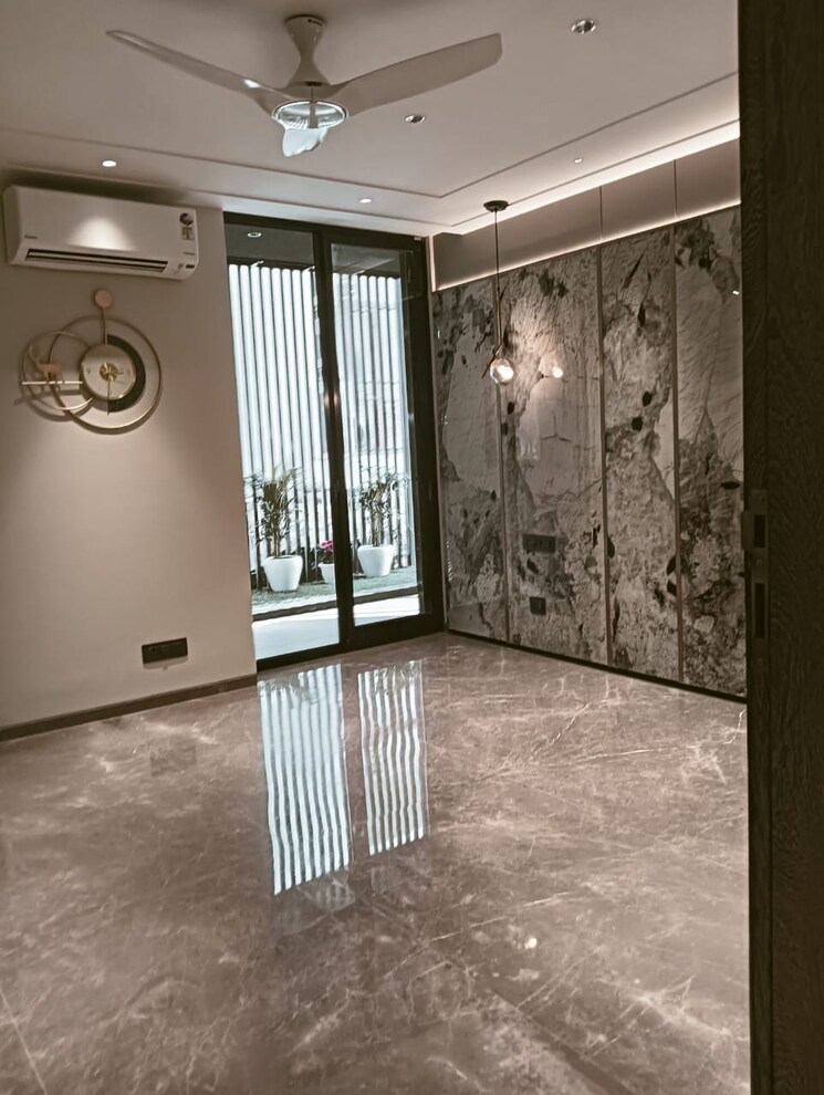 Room, janakpuri 4 Bedroom 300 Sq.Yd. Builder Floor In Janakpuri Delhi 7939490