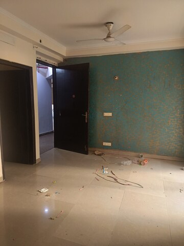 Room in 2 BHK Apartment at Amrapali Silicon City, Sector 76 – for Rent