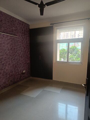 Room in 2 BHK Apartment at Amrapali Silicon City, Sector 76 – for Rent