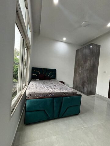 Furnished Amenities in 1 BHK Builder Floor at Saket – for Rent