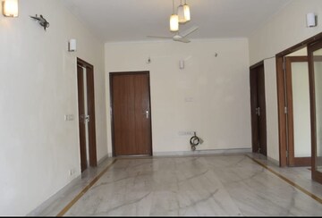 Room in 3 BHK Apartment at Sector 52 – for Rent