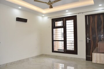 Room in 4 BHK Builder Floor at Housing Board Colony Sector 51, Sector 51 – for Rent