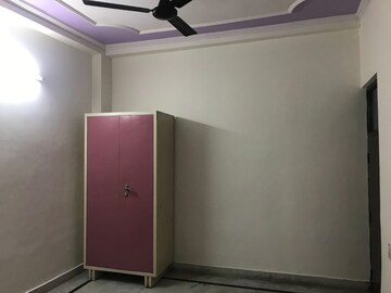 Room in 2 BHK Builder Floor at Mayur Vihar Phase 1 – for Rent