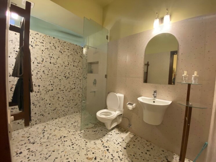 Bathroom, new friends colony 2 Bedroom 170 Sq.Yd. Builder Floor In New Friends Colony Delhi 7939551