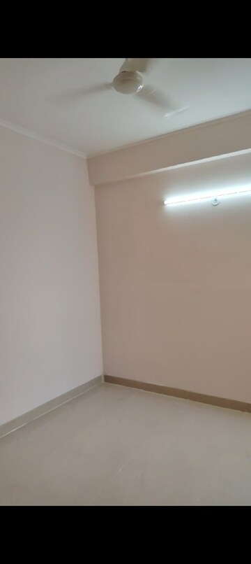 Room in 2 BHK Apartment at Antriksh Golf Link, Sector 1 Greater Noida – for Sale