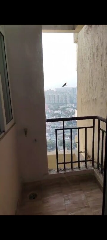 Room in 2 BHK Apartment at Antriksh Golf Link, Sector 1 Greater Noida – for Sale