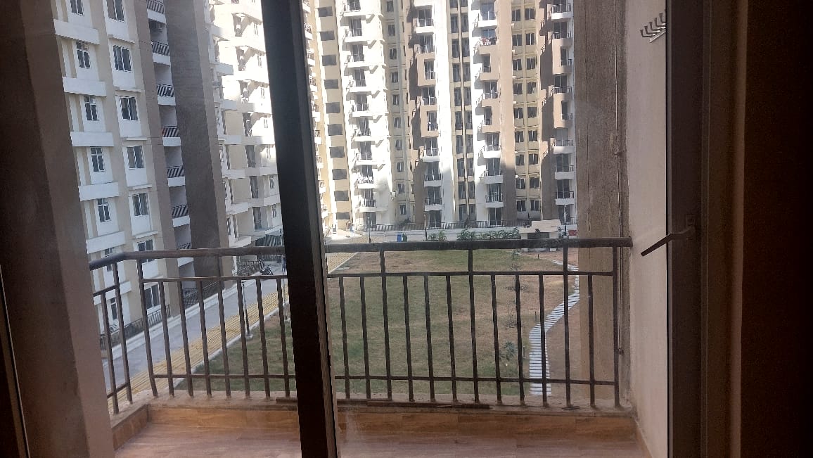 2 BHK Apartment For Sale in Amrapali Golf Homes