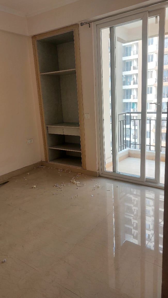 2 BHK Apartment For Sale in Amrapali Golf Homes