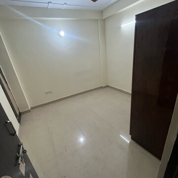 Room in 2 BHK Builder Floor at Khirki Extension – for Rent