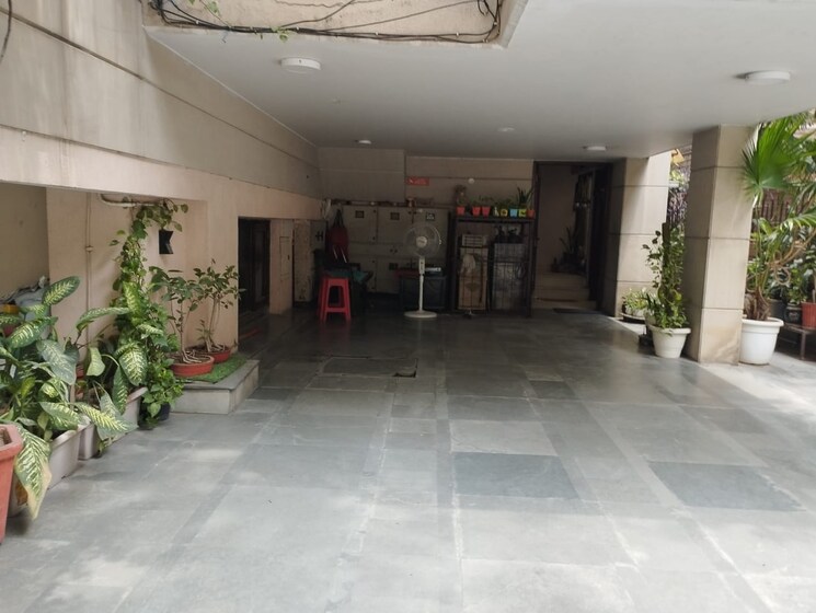  Parking, alaknanda 3 Bedroom 2700 Sq.Ft. Independent House In Alaknanda Delhi 7939694