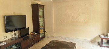 Room in 2 BHK Apartment at Bandra West – for Rent