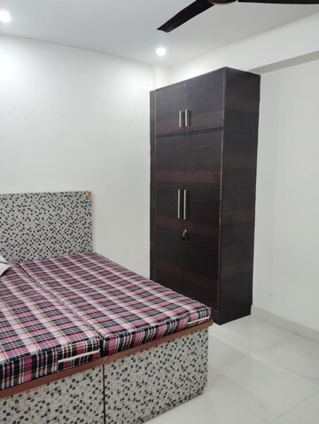 Master Bedroom in 1 BHK Builder Floor at Saurabh Niwas, Sector 40 – for Rent