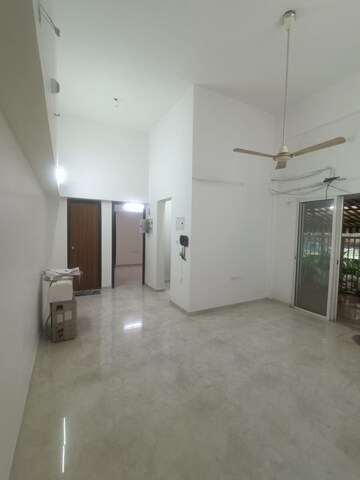 2 BHK Apartment For Rent in Lodha Amara, Kolshet Road