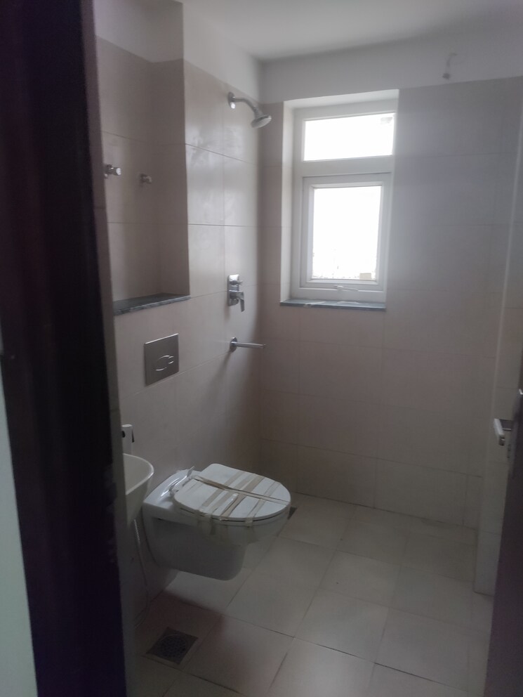 Bathroom, bptp-discovery-park 2 Bedroom 804 Sq.Ft. Apartment In Sector 80 Faridabad 7939871