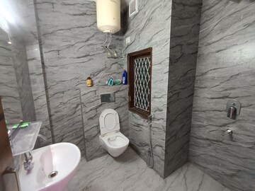 Master Bedroom in 1 BHK Builder Floor at Malviya Nagar – for Rent
