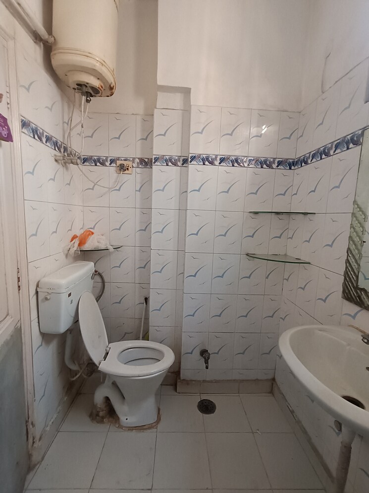 Bathroom, malviya nagar 2 Bedroom 1000 Sq.Ft. Builder Floor In Malviya Nagar Delhi 7939891