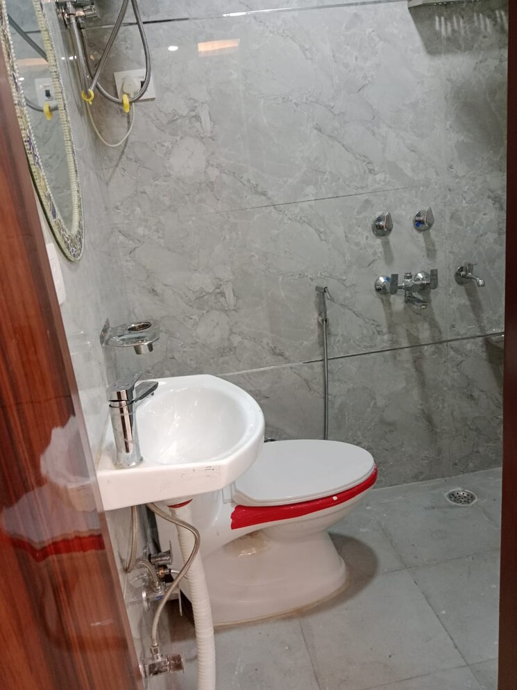 Bathroom, govindpuri 3 Bedroom 900 Sq.Ft. Builder Floor In Govindpuri Delhi 7939923