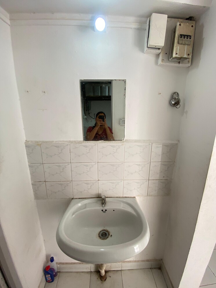 Bathroom, rakshak-nagar-gold 2 Bedroom 824 Sq.Ft. Apartment In Kharadi Pune 7939926